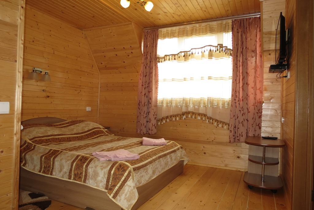 Bilyy Kamin Guest House Tatariv Quarto foto